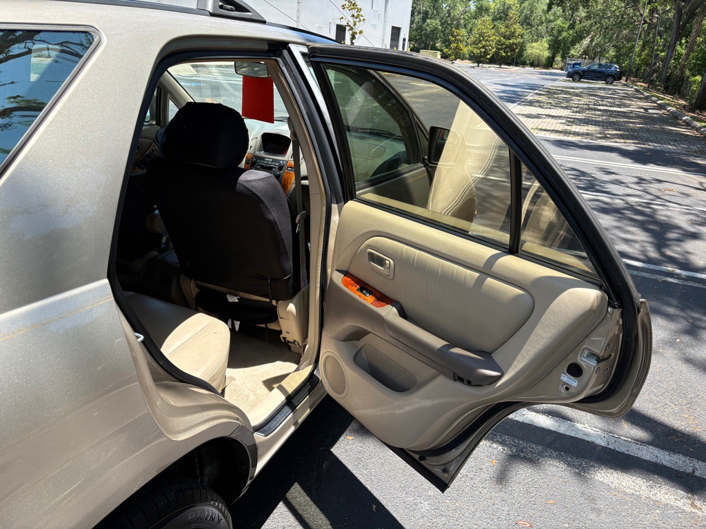2000 Lexus RX Image 12