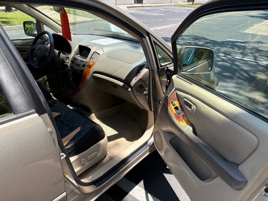 2000 Lexus RX Image 14