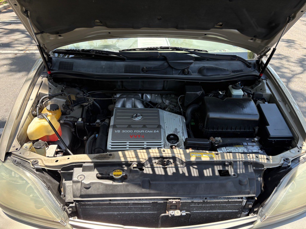 2000 Lexus RX Image 16