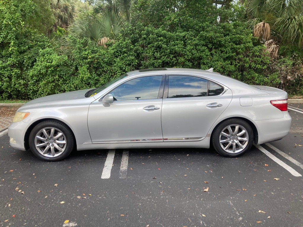 2008 Lexus LS Image 2