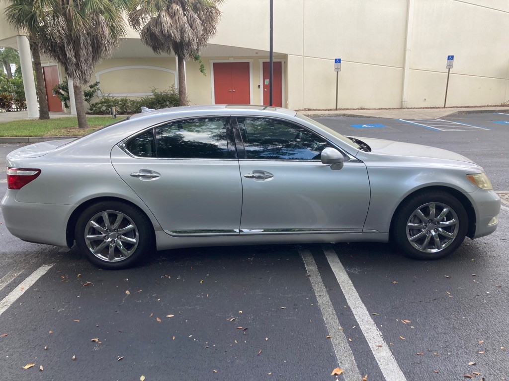 2008 Lexus LS Image 5
