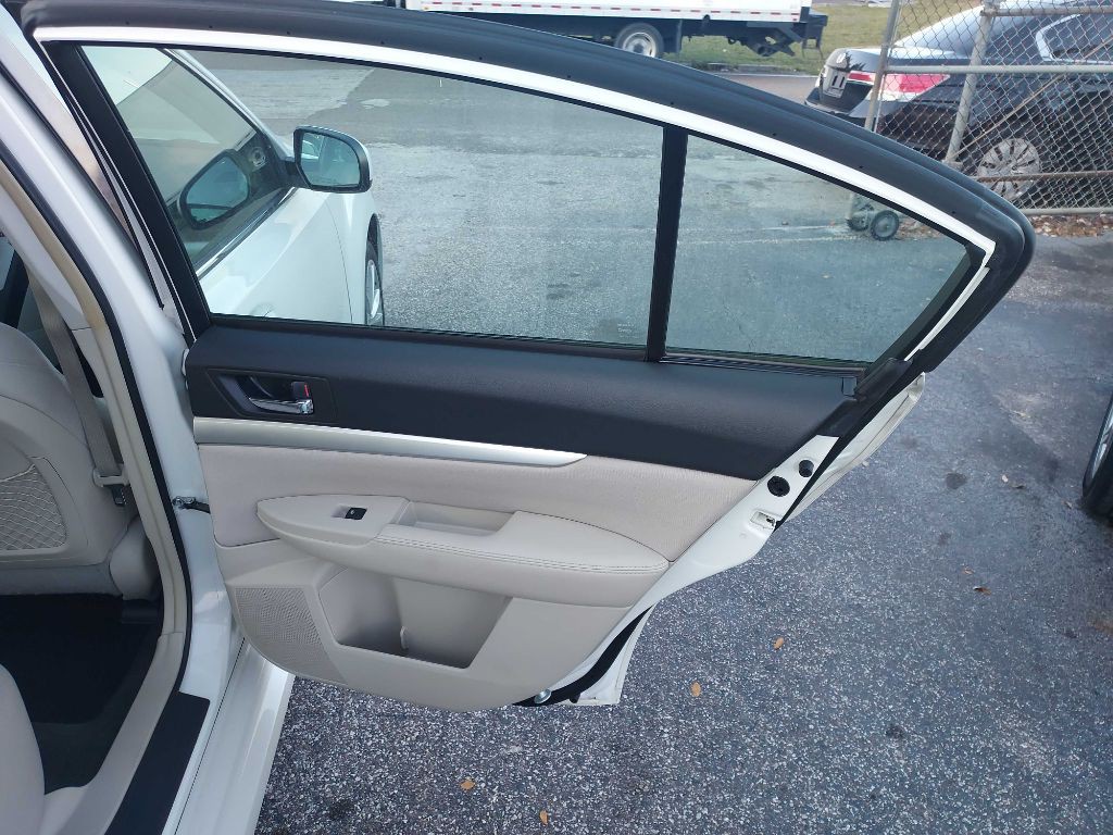 2013 Subaru Legacy Image 6