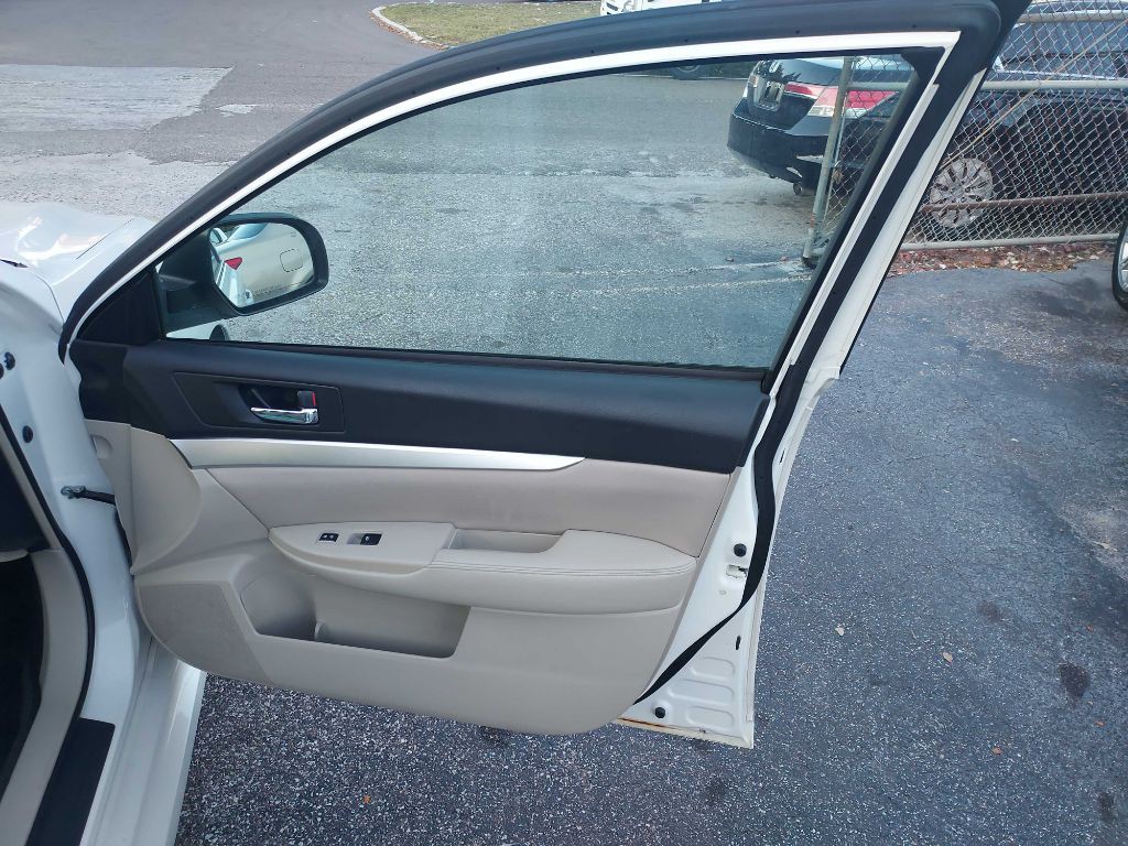 2013 Subaru Legacy Image 7