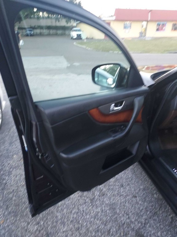 2010 INFINITI FX35 Image 9