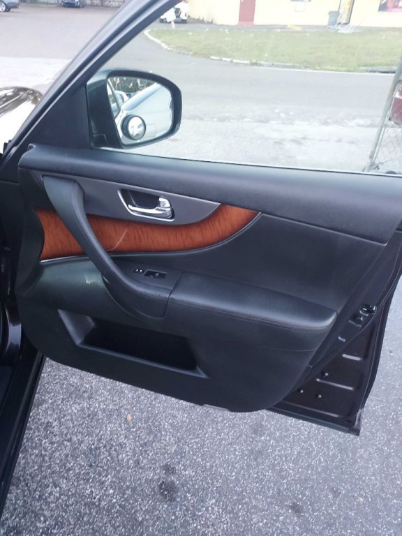 2010 INFINITI FX35 Image 10