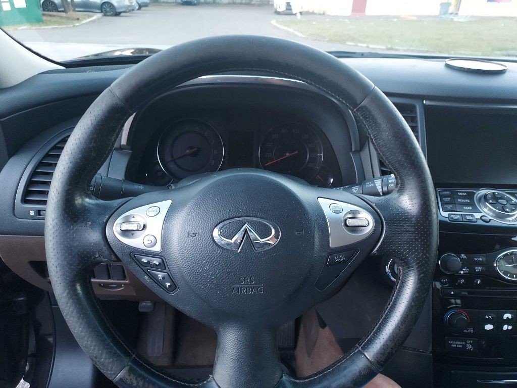 2010 INFINITI FX35 Image 13