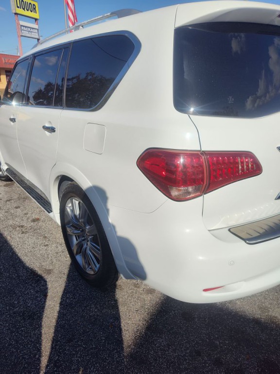 2014 INFINITI QX80 Image 9