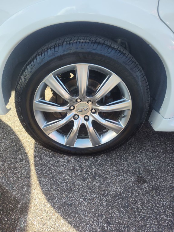 2014 INFINITI QX80 Image 10