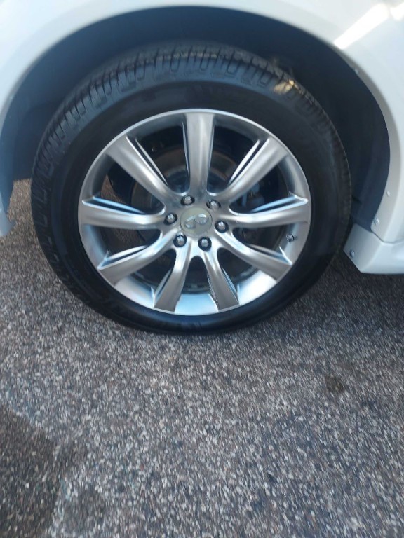 2014 INFINITI QX80 Image 11