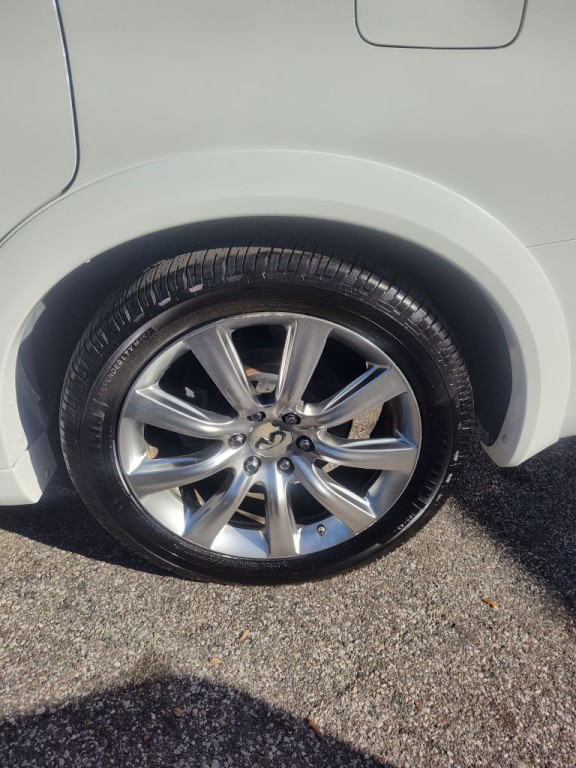 2014 INFINITI QX80 Image 12