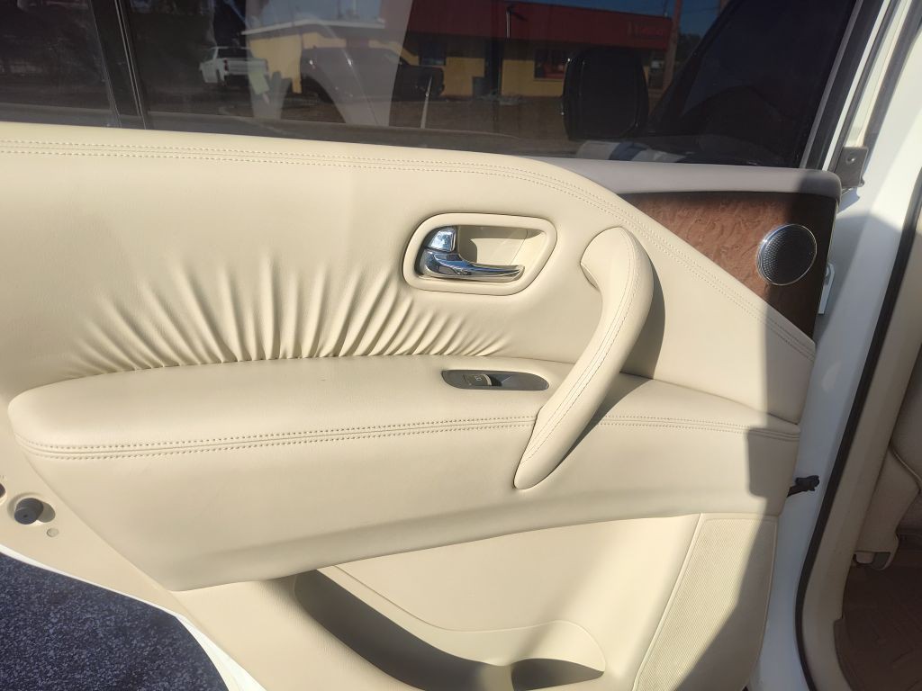 2014 INFINITI QX80 Image 16