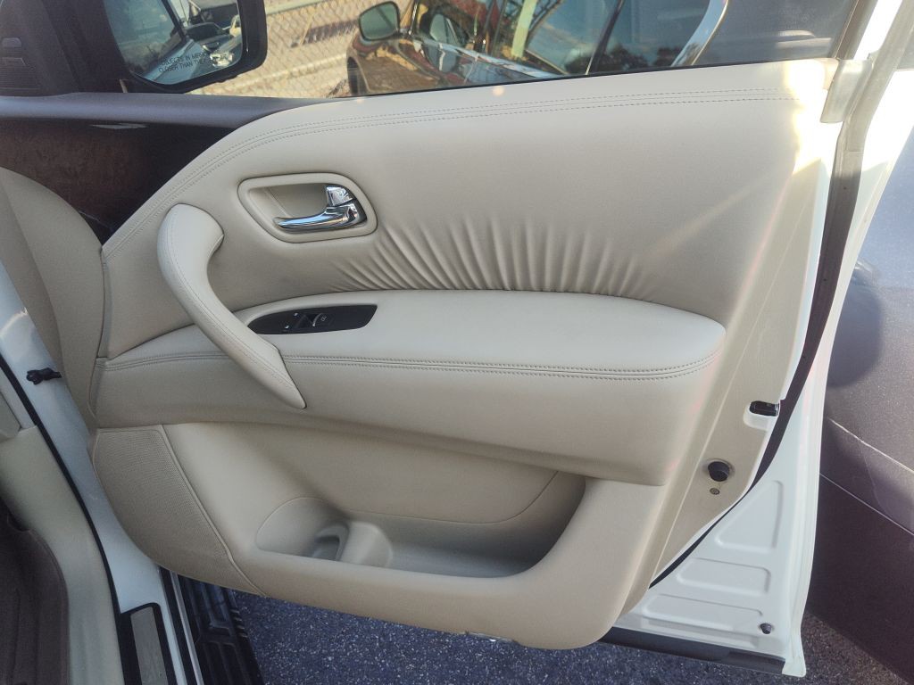 2014 INFINITI QX80 Image 17