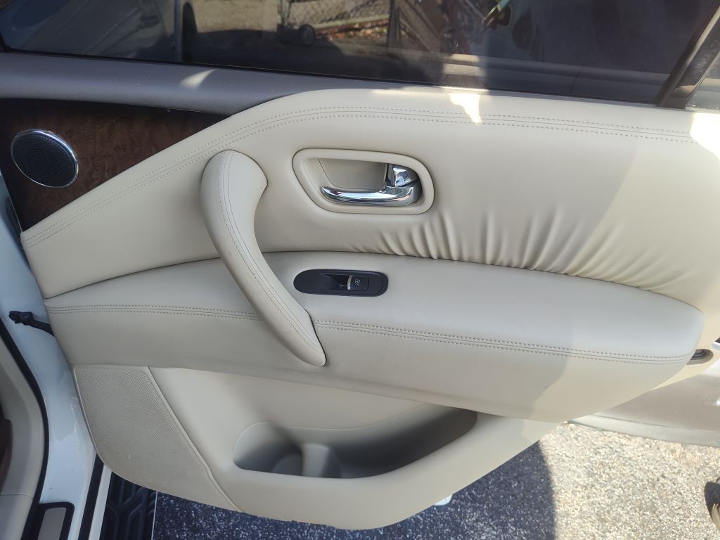 2014 INFINITI QX80 Image 18