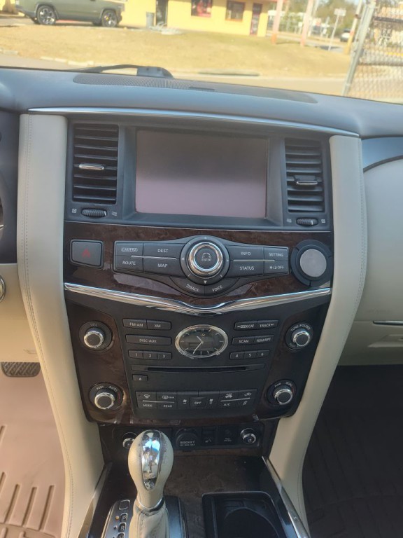2014 INFINITI QX80 Image 30