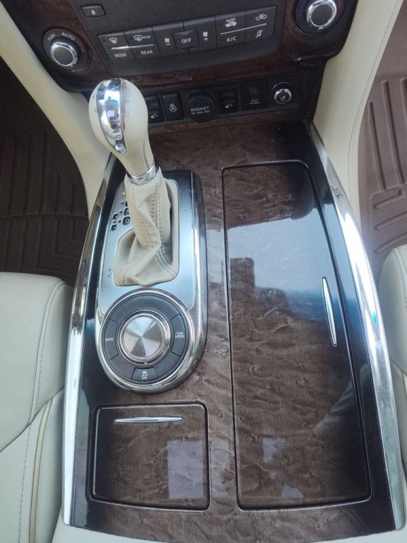 2014 INFINITI QX80 Image 32