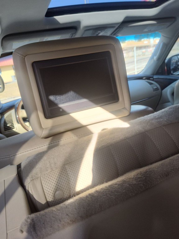 2014 INFINITI QX80 Image 33