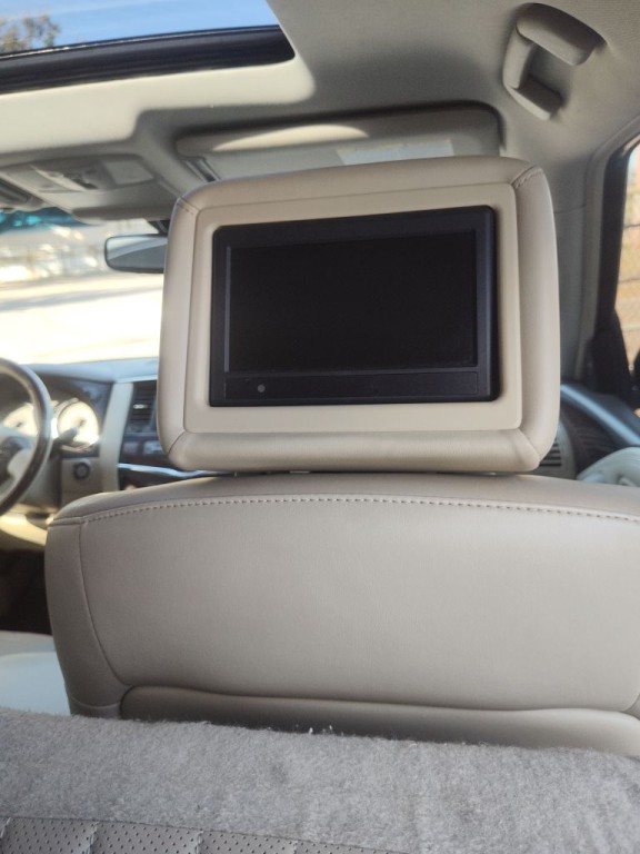 2014 INFINITI QX80 Image 34