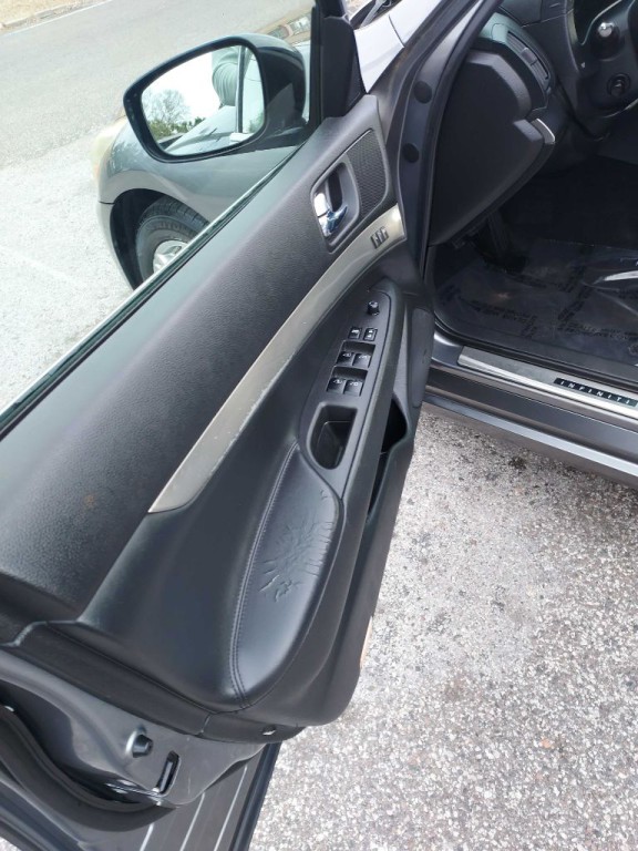 2010 INFINITI G37 Image 11
