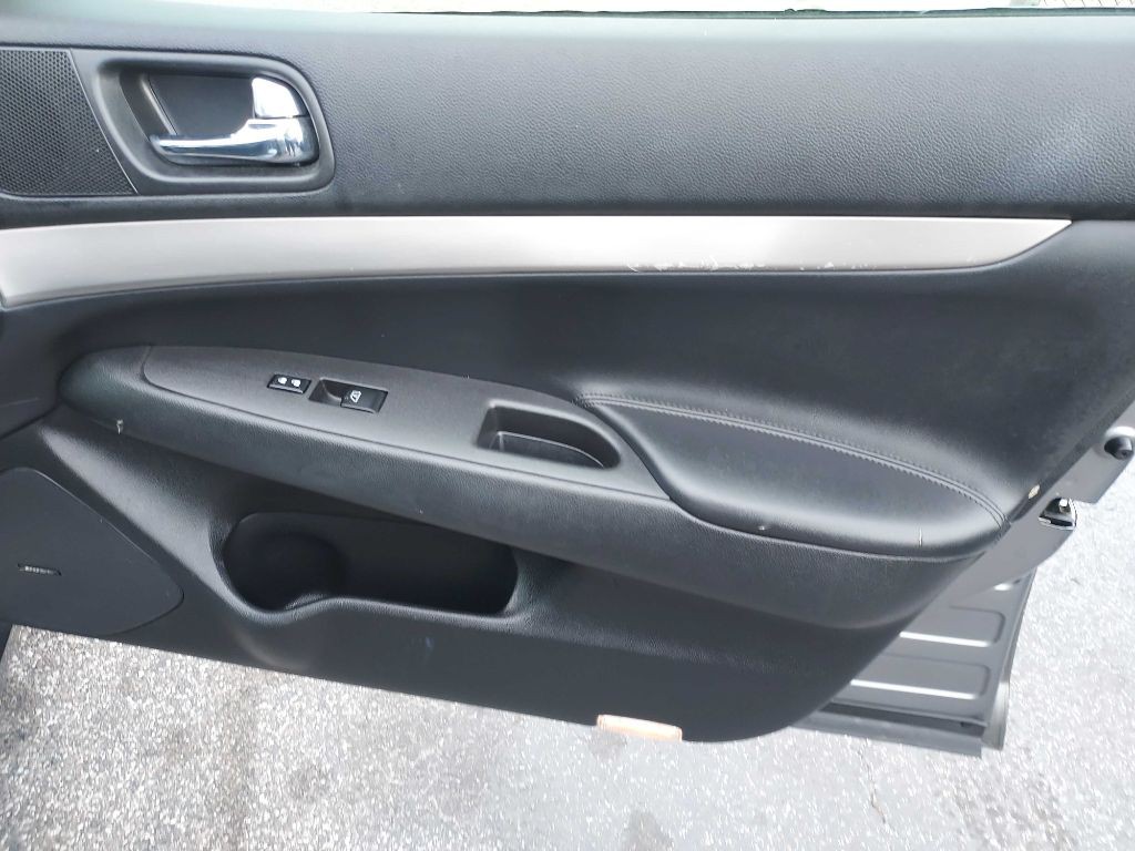 2010 INFINITI G37 Image 12