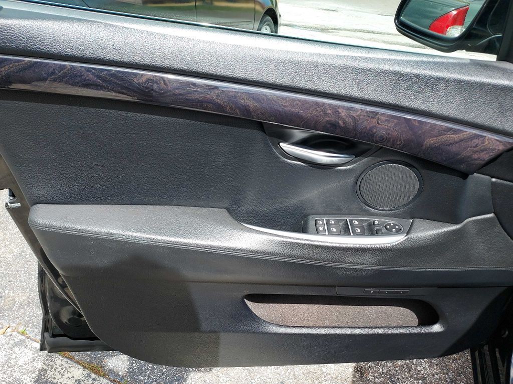 2010 BMW 5 Series Image 9