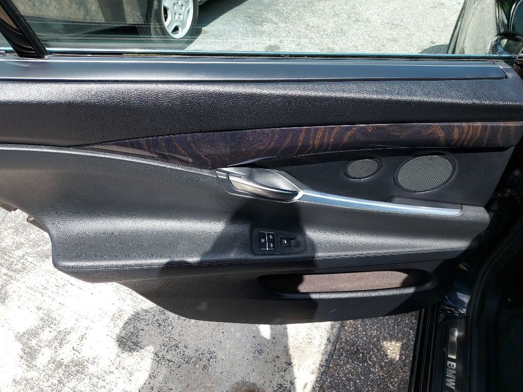 2010 BMW 5 Series Image 11