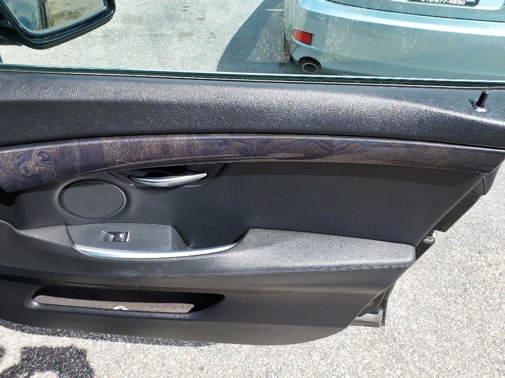 2010 BMW 5 Series Image 12