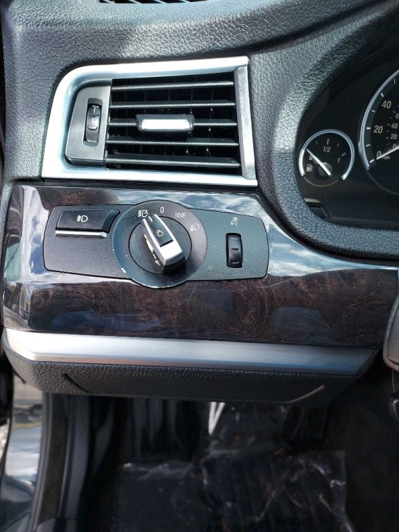 2010 BMW 5 Series Image 14