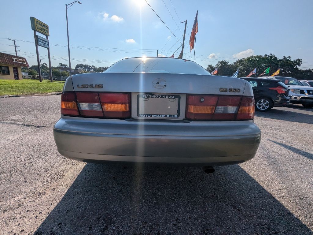 1999 Lexus ES Image 3