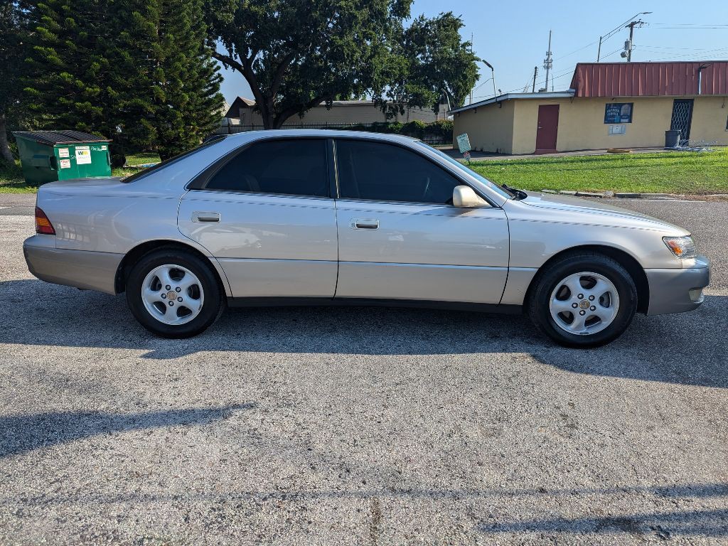 1999 Lexus ES Image 6