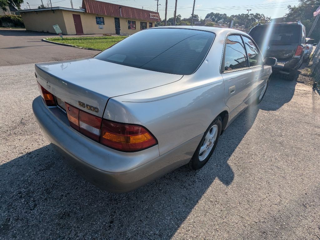1999 Lexus ES Image 7