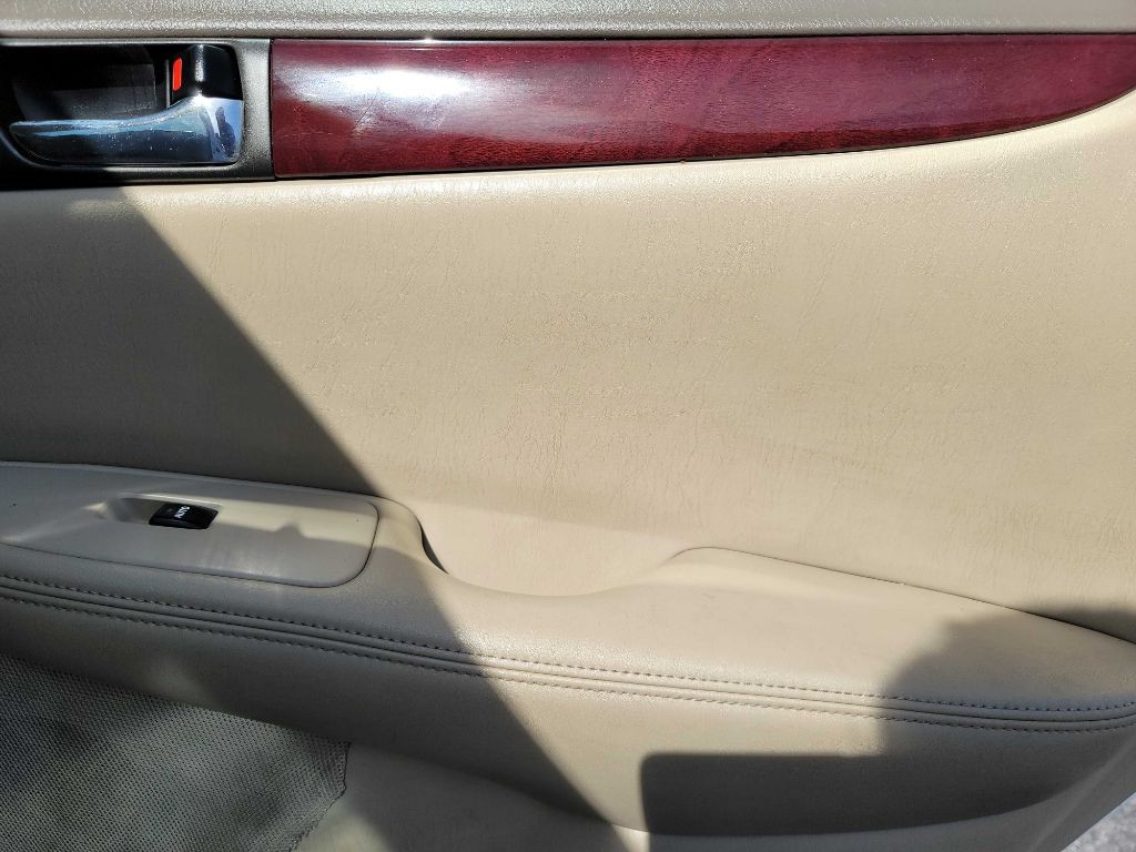 2002 Lexus ES Image 11