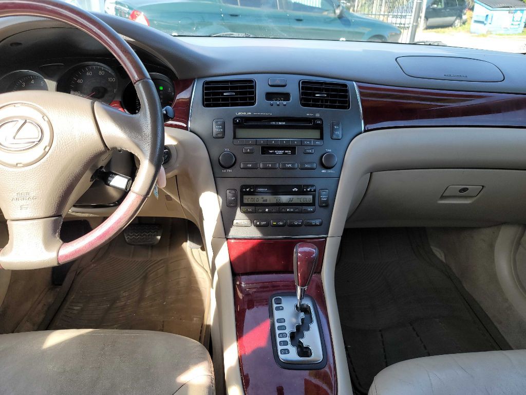 2002 Lexus ES Image 18