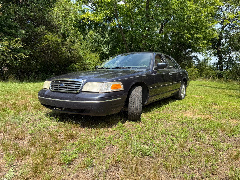 2003 Ford Crown Victoria Image 3