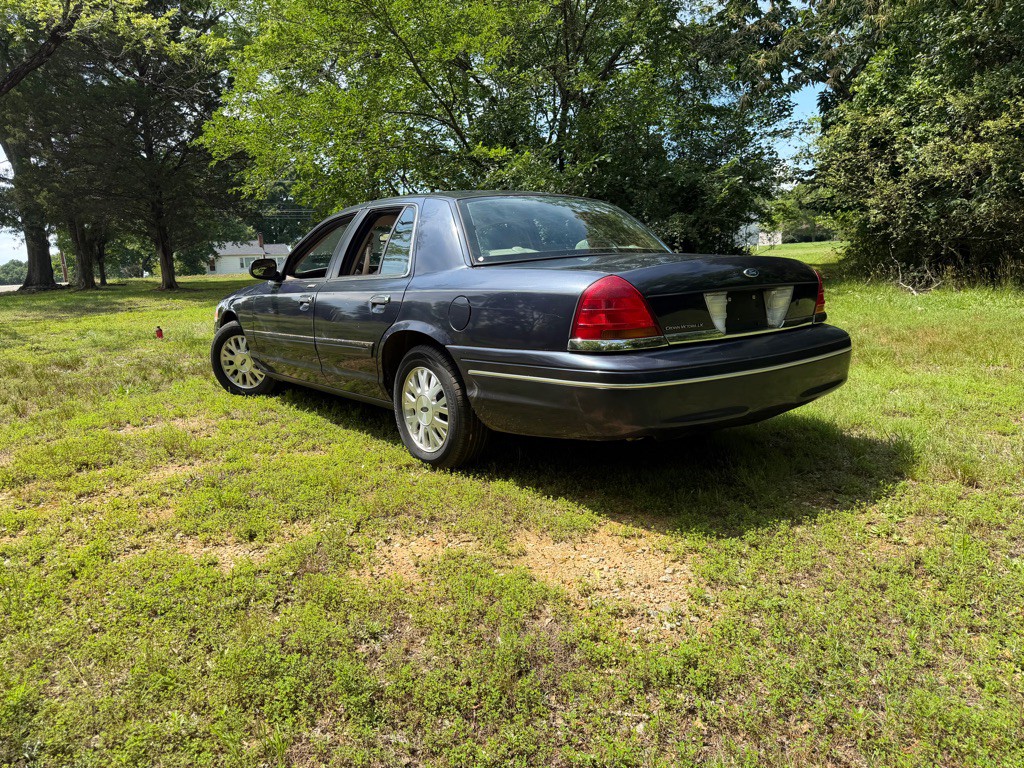 2003 Ford Crown Victoria Image 5