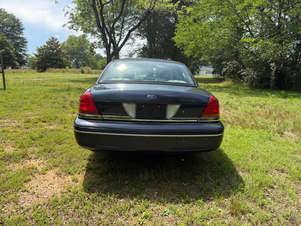 2003 Ford Crown Victoria Image 6