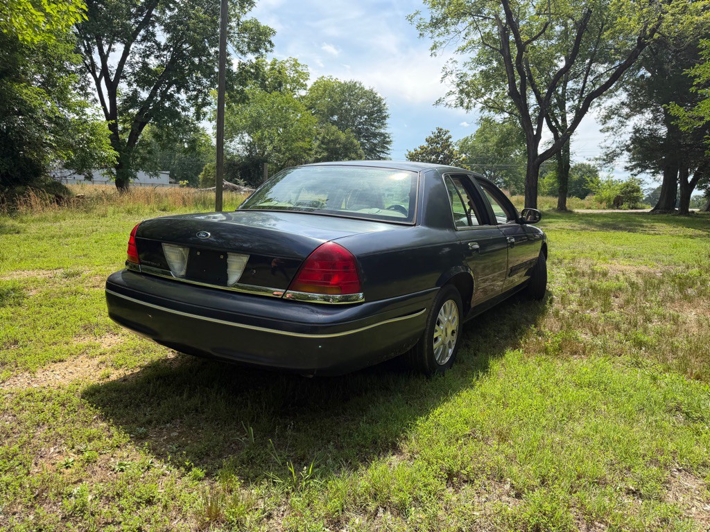 2003 Ford Crown Victoria Image 7