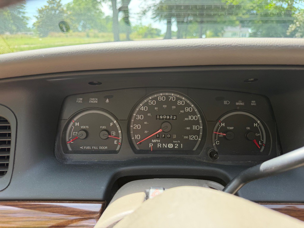 2003 Ford Crown Victoria Image 12
