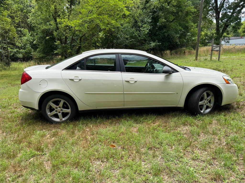 2007 Pontiac G6 Image 2
