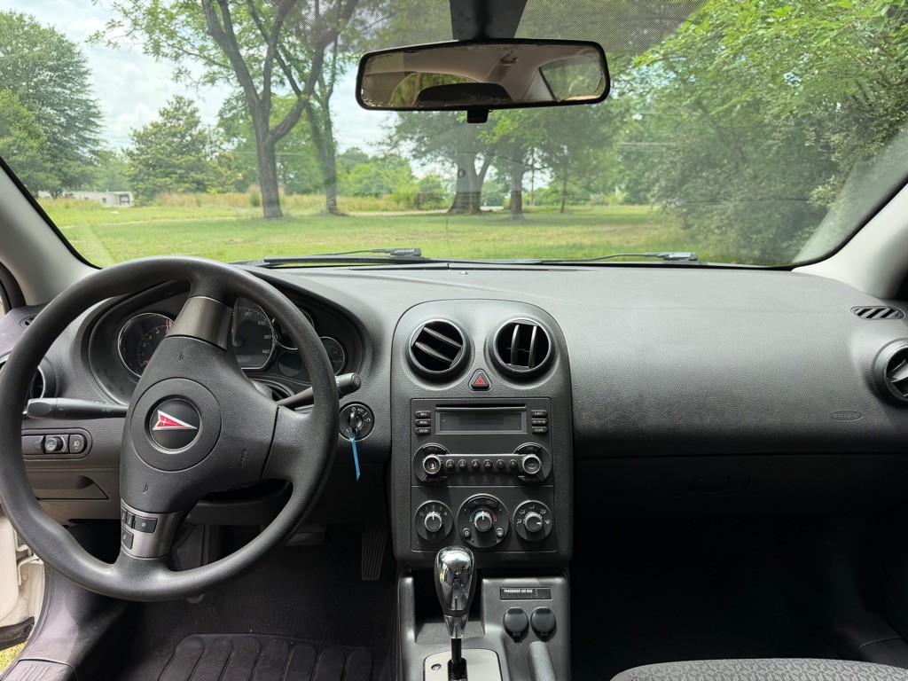 2007 Pontiac G6 Image 9