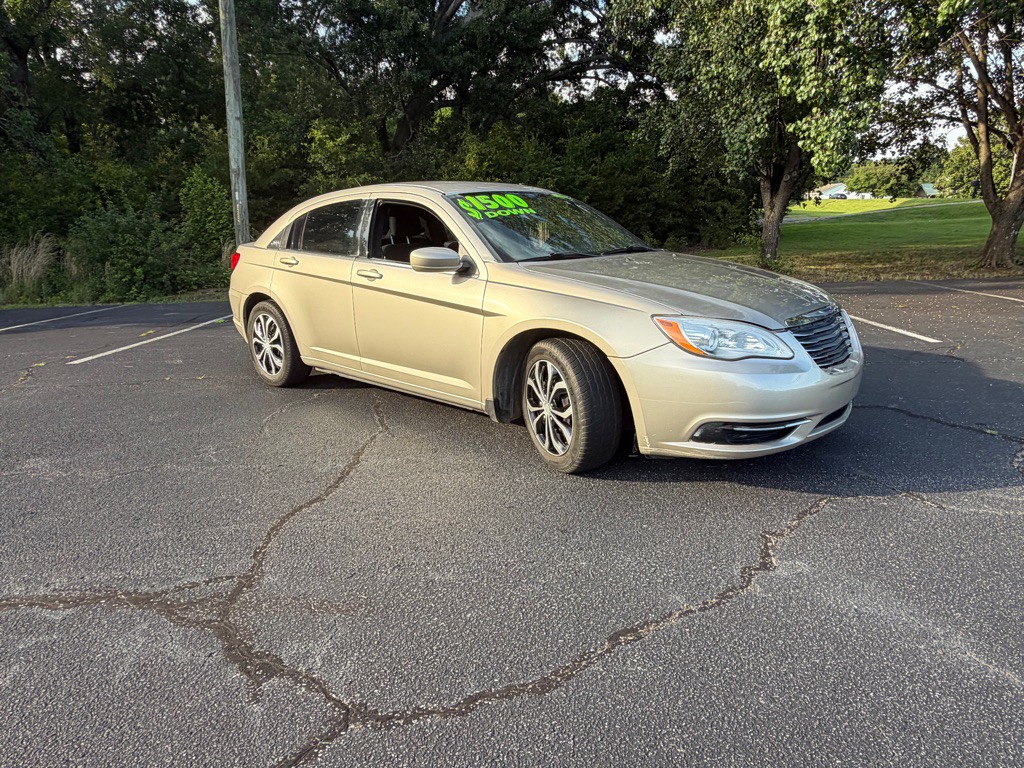 2014 Chrysler 200 Image 1