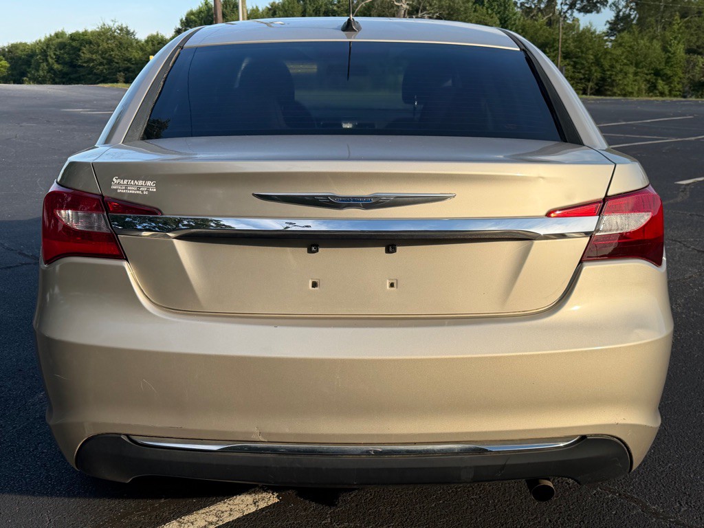 2014 Chrysler 200 Image 4