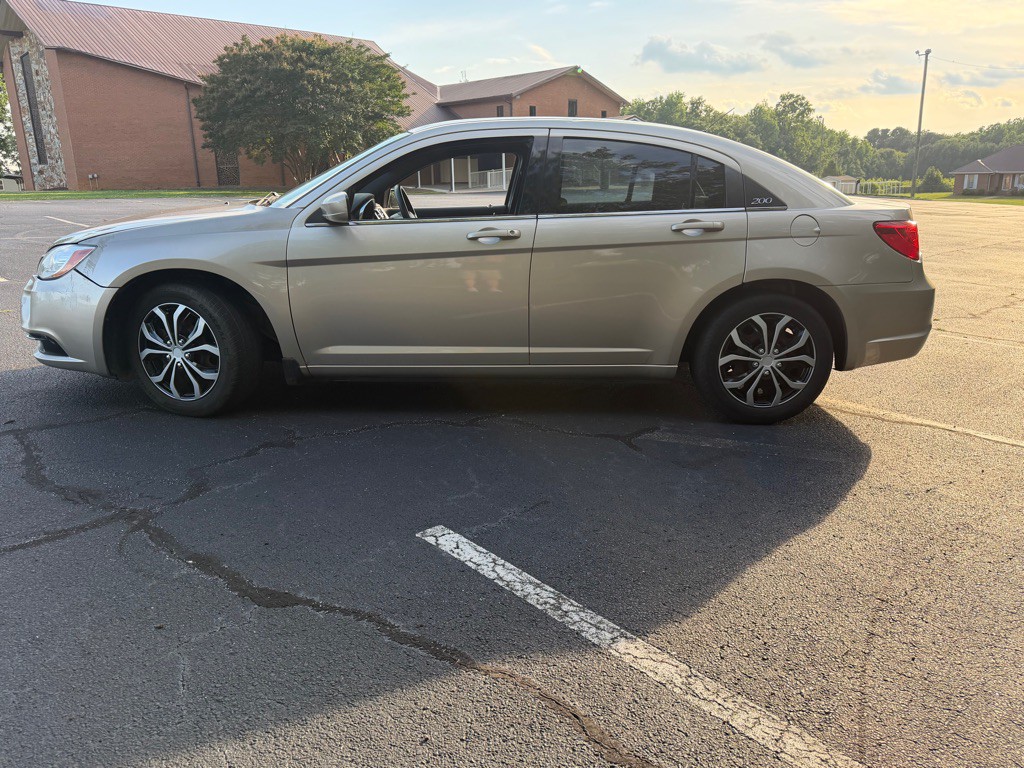 2014 Chrysler 200 Image 5