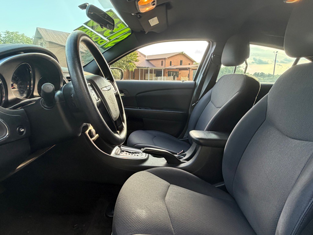 2014 Chrysler 200 Image 10