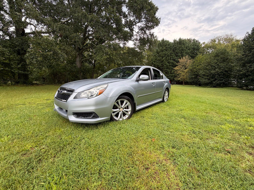 2014 Subaru Legacy Image 1