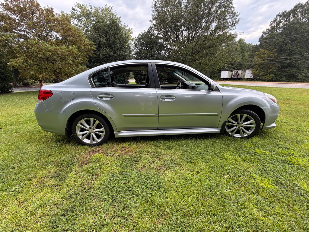 2014 Subaru Legacy Image 10