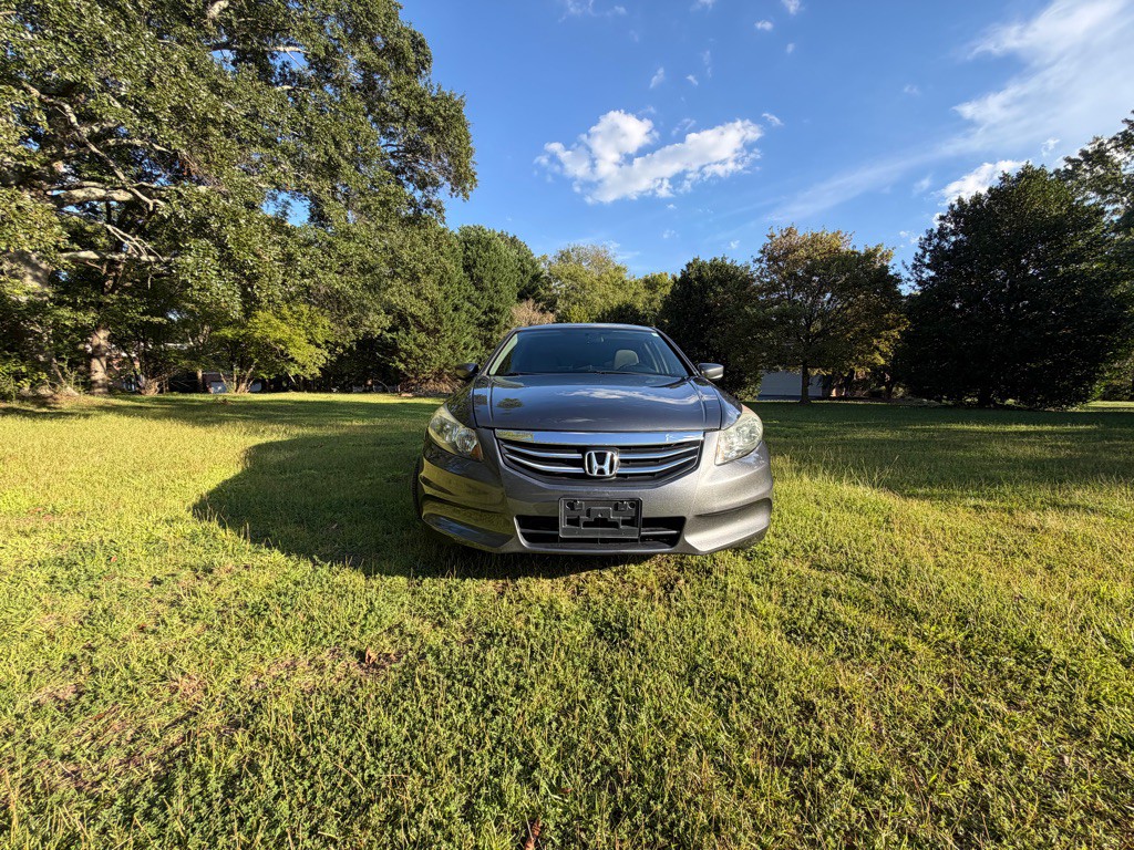2011 Honda Accord Image 2