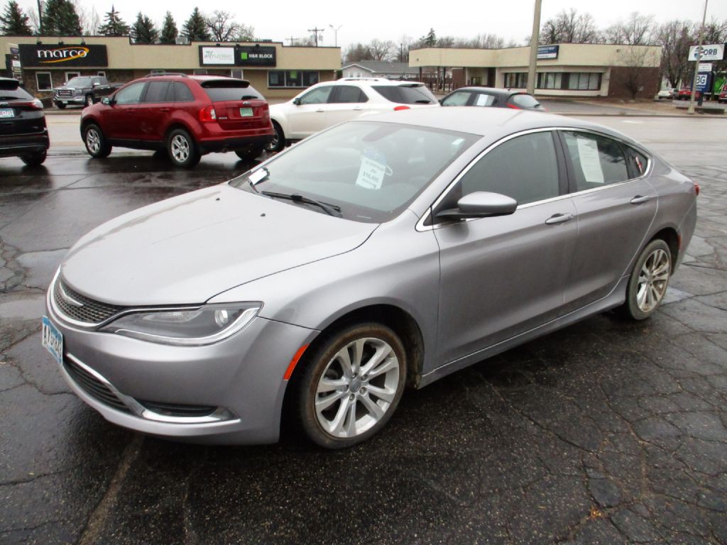 2016 Chrysler 200 Image 1