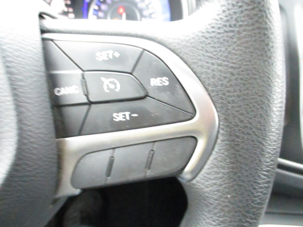 2016 Chrysler 200 Image 12