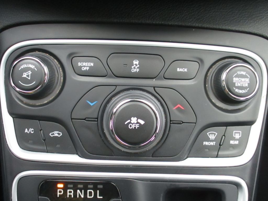 2016 Chrysler 200 Image 17