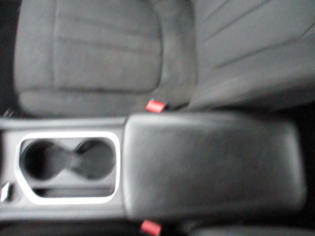 2016 Chrysler 200 Image 19